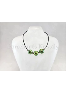 10481/3/30 3 Gyöngy medál zöld eosin, 1 bőrre fűzve