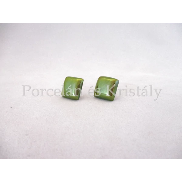 10648/1 Négyzetes fülbevaló zöld eosin, 1,5x1,5 cm 